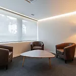 Oeste מלון